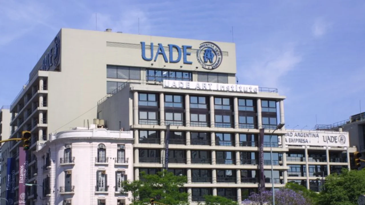 Suspendieron a un profesor de la UADE denunciado por acoso y abuso sexual