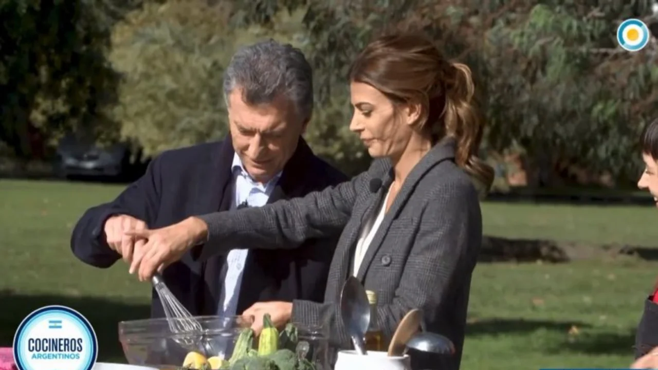 Insólito: Macri no sabe cómo batir huevos y Awada le tuvo que enseñar