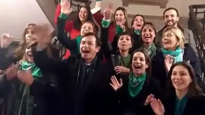 El video de diputados oficialistas y opositores cantando a favor del aborto El video de diputados oficialistas y opositores cantando a favor del aborto