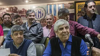 Con fuertes críticas a la política de ajuste de Macri, Camioneros y las dos CTA realizan un paro nacional Con fuertes críticas a la política de ajuste de Macri, Camioneros y las dos CTA realizan un paro nacional
