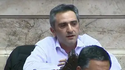Larroque llevó la palabra de De Vido al recinto en pleno debate por el aborto Larroque llevó la palabra de De Vido al recinto en pleno debate por el aborto