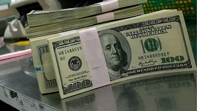 El dólar se dispara y cotiza a $ 29 en bancos privados El dólar se dispara y cotiza a $ 29 en bancos privados