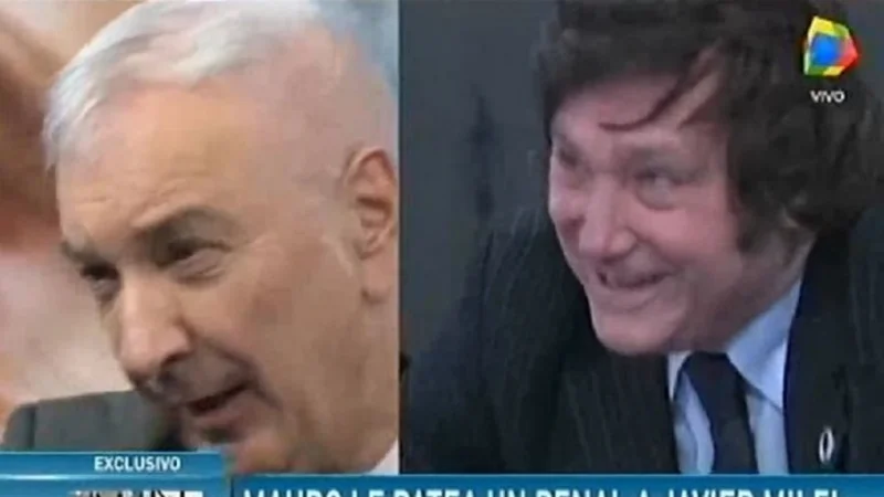 Mauro Viale le pateó un penal a Javier Milei: "¿Dónde la querés?"