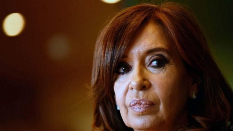 El mensaje de Cristina Kirchner a Luis Naidenoff tras la muerte de su familia