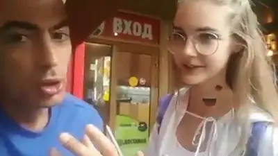 Quién es el hincha argentino que se aprovechó de una joven rusa con un chiste machista Quién es el hincha argentino que se aprovechó de una joven rusa con un chiste machista