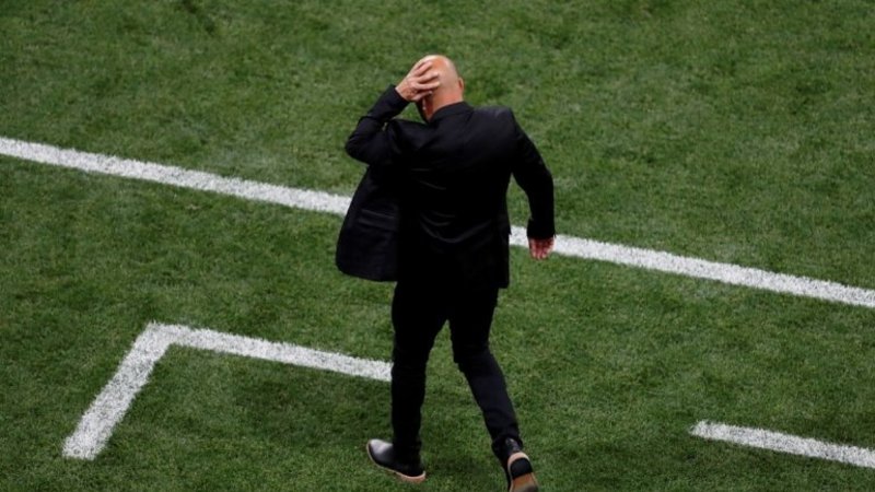 Le pegaron un botellazo e insultaron a Sampaoli tras la derrota