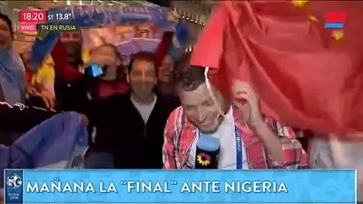 El blooper en un móvil de TN, en la previa del partido entre Argentina y Nigeria El blooper en un móvil de TN, en la previa del partido entre Argentina y Nigeria