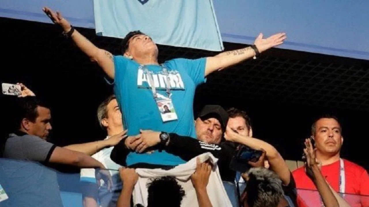 El efusivo festejo de Maradona ante el gol de la Lionel Messi