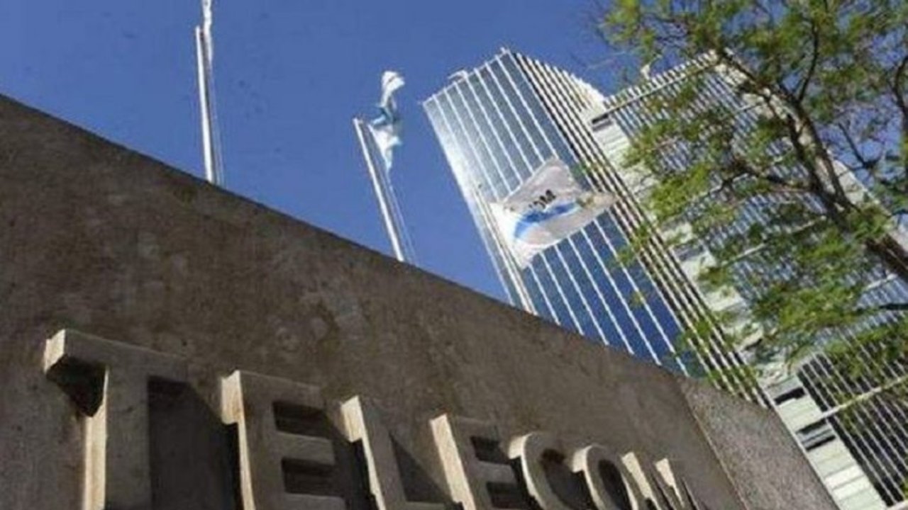 Pese a las ganancias récord, Telecom amenazó con despidos a sus trabajadores