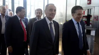 En medio de la crisis, el Gobierno premió a Clarín: aprobó la fusión de Cablevisión y Telecom En medio de la crisis, el Gobierno premió a Clarín: aprobó la fusión de Cablevisión y Telecom