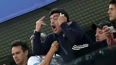 Maradona estalló en vivo contra el Gobierno por los despidos en Télam Maradona estalló en vivo contra el Gobierno por los despidos en Télam