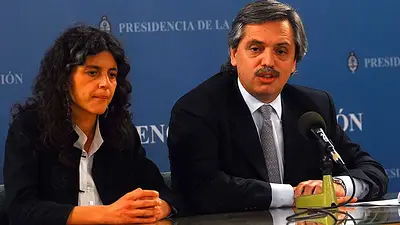 Archivo: La operación mediática de Savoia contra Alberto Fernández para defender al Grupo Clarín Archivo: La operación mediática de Savoia contra Alberto Fernández para defender al Grupo Clarín