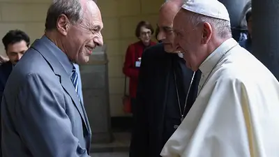 El papa Francisco recibió a Zaffaroni y criticó a la desigualdad social El papa Francisco recibió a Zaffaroni y criticó a la desigualdad social