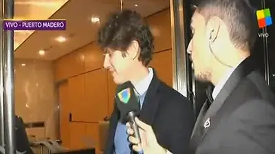 El incómodo momento de Martín Lousteau para entrar a los Martín Fierro El incómodo momento de Martín Lousteau para entrar a los Martín Fierro