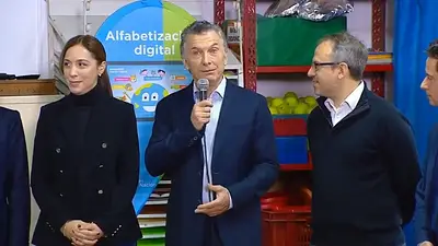 Macri defendió que regaló una notebook a un jardín de infantes: "Antes, la computadora envejecía rápidamente" Macri defendió que regaló una notebook a un jardín de infantes: "Antes, la computadora envejecía rápidamente"