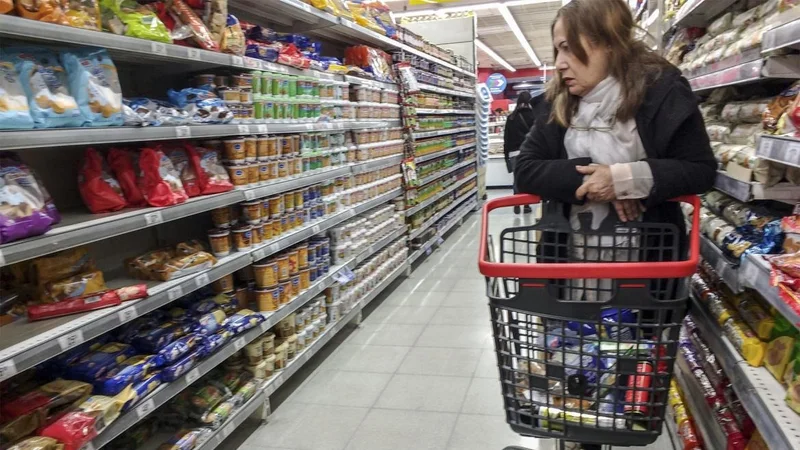 Inflación: cuánto aumentaron los productos más importantes de la canasta básica en el último año