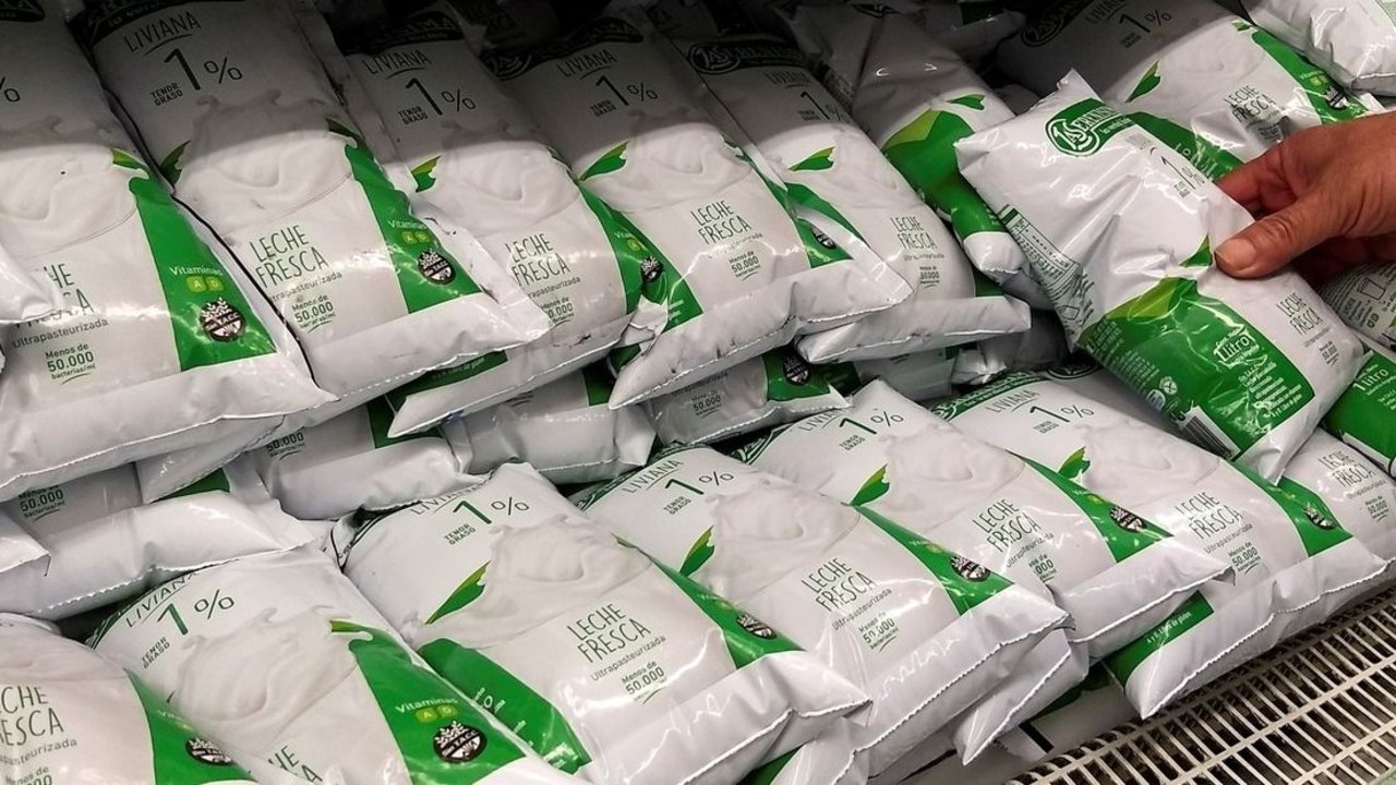 Cómo queda el IVA a la leche con la reforma que propone el Gobierno 