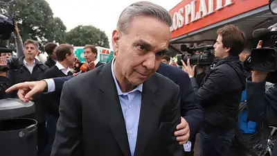 Senador peronista, contra Pichetto por ser el vice de Macri: "Se animó a salir del placard" Senador peronista, contra Pichetto por ser el vice de Macri: "Se animó a salir del placard"