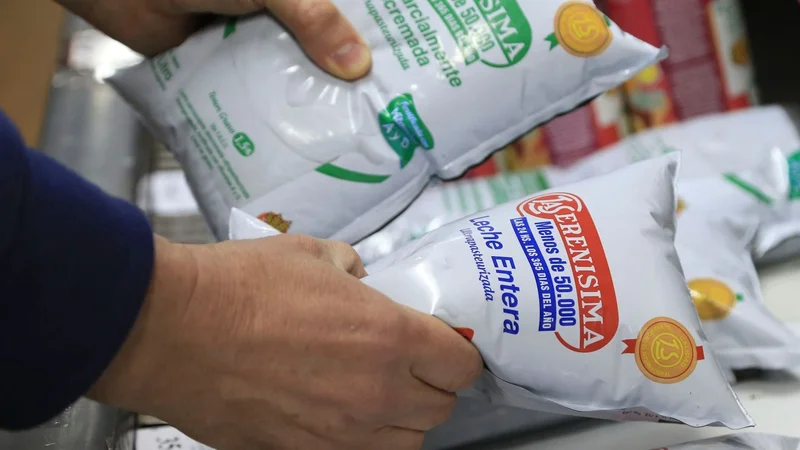 Crisis económica: el consumo de leche cayó a los niveles más bajos en casi 30 años