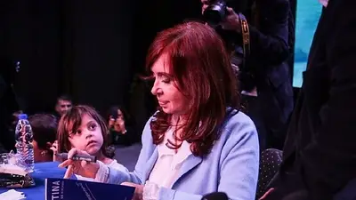 Viral: la emoción de los más pequeños por ver a Cristina Kirchner cuando presentó "Sinceramente" Viral: la emoción de los más pequeños por ver a Cristina Kirchner cuando presentó "Sinceramente"