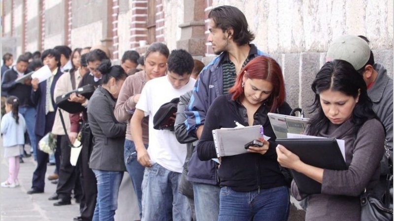 Casi el 50% de la población activa que trabaja está en "negro"