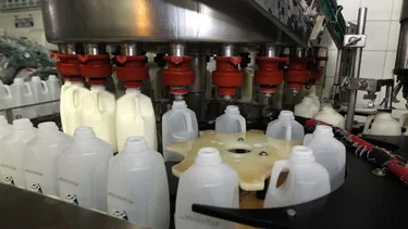 Advierten que el precio del litro de leche podría llegar a los $100
