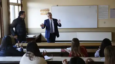Alberto Fernández le contó a sus alumnos cómo le ofreció Cristina Kirchner ser candidato Alberto Fernández le contó a sus alumnos cómo le ofreció Cristina Kirchner ser candidato