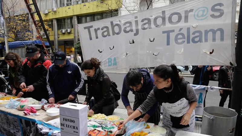 Los trabajadores de Télam continúan el reclamo por las reincorporaciones a un año de los despidos