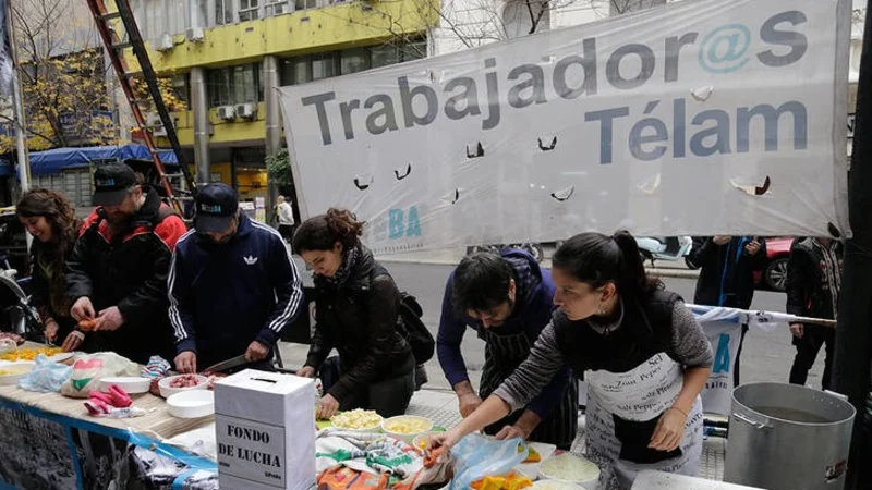 Los trabajadores de Télam continúan el reclamo por las reincorporaciones a un año de los despidos