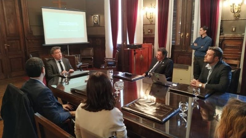 Reunión clave entre representes de Whatsapp y políticos para limitar el mal uso de la App