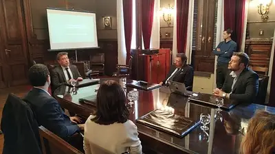 Reunión clave entre representes de Whatsapp y políticos para limitar el mal uso de la App Reunión clave entre representes de Whatsapp y políticos para limitar el mal uso de la App