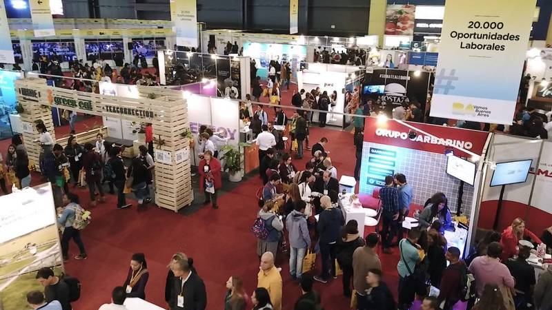 Expo Empleo: buscan trabajo, los hacen "jugar" a tenerlo