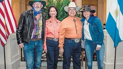 Insólito: Patricia Bullrich fue a una fiesta de disfraces en la embajada de EE.UU. Insólito: Patricia Bullrich fue a una fiesta de disfraces en la embajada de EE.UU.