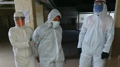 Empleada municipal tomó mate con una paciente con COVID-19 y aislaron a todo el pueblo Empleada municipal tomó mate con una paciente con COVID-19 y aislaron a todo el pueblo