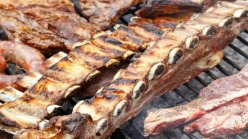Asado en cuarentena: un protocolo para compartirlo de forma "segura" en medio de la pandemia