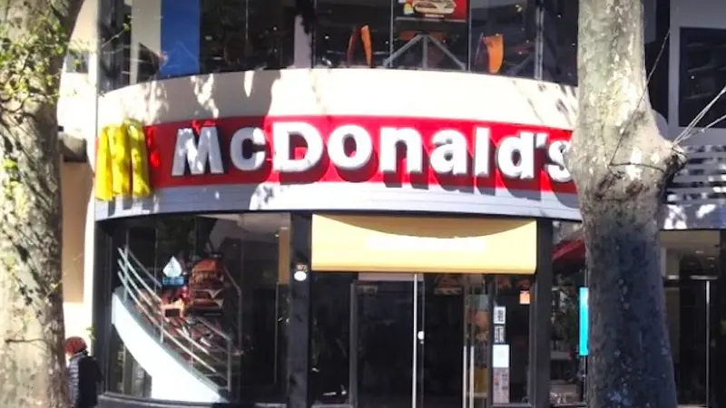 Mc Donald's no aplica protocolos en una sucursal con casos positivos de coronavirus