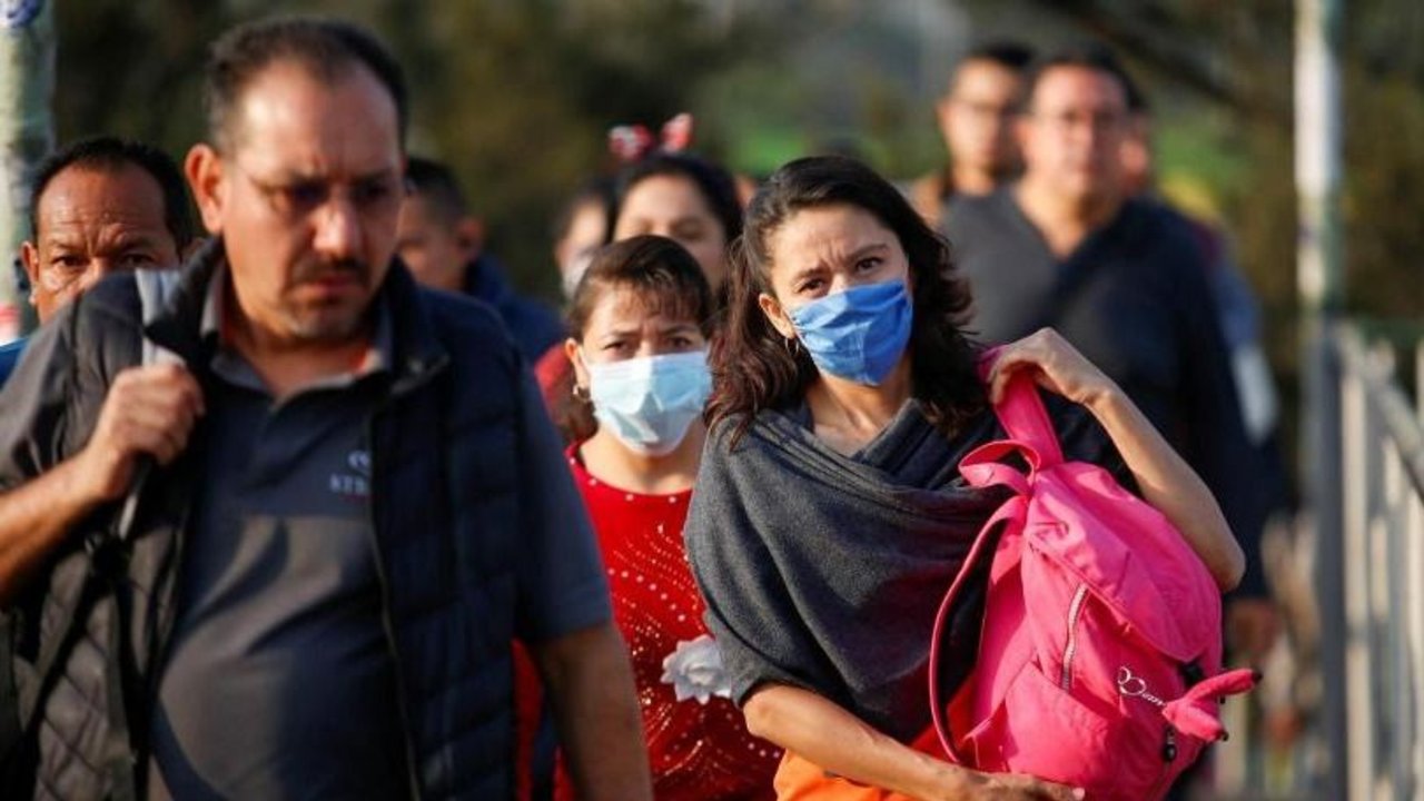 Golpeado por Ómicron, México marca récord de más 30.000 casos de coronavirus