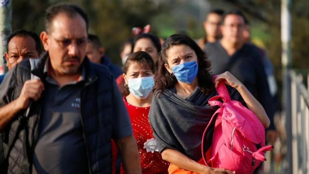Golpeado por Ómicron, México marca récord de más 30.000 casos de coronavirus