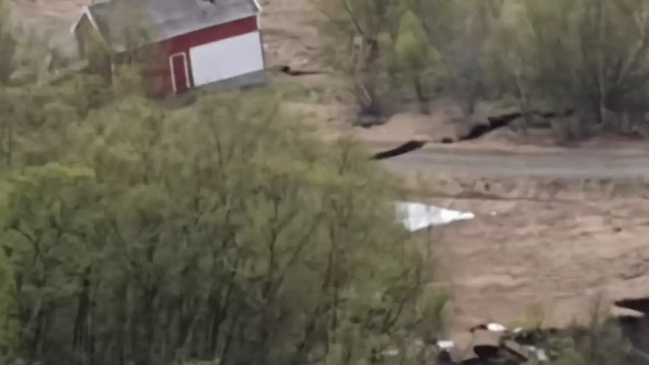 Impresionante video: se movió la tierra en Noruega y tiró 8 casas al mar