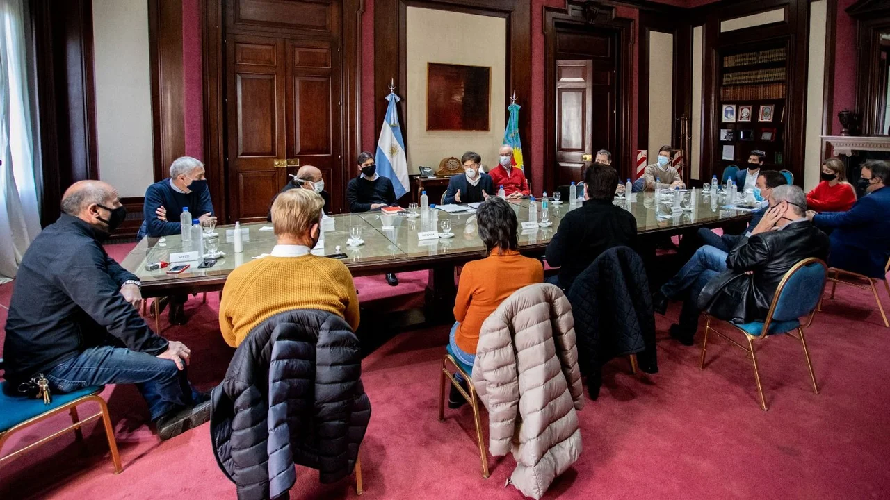 Kicillof se reunió con intendentes para analizar la crisis económica en los municipios por la pandemia
