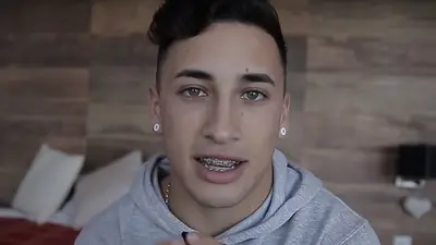 Graban al youtuber Yao Cabrera maltratando a un nene que quería una foto Graban al youtuber Yao Cabrera maltratando a un nene que quería una foto