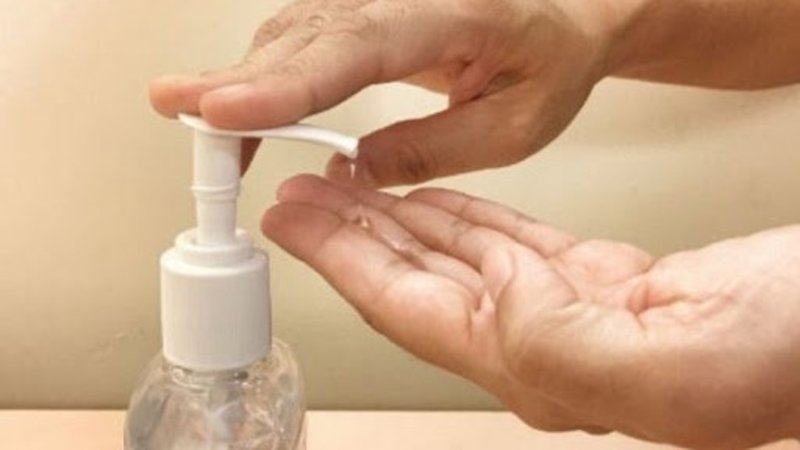 La ANMAT prohibió dos marcas de alcohol en gel y un alcohol etílico