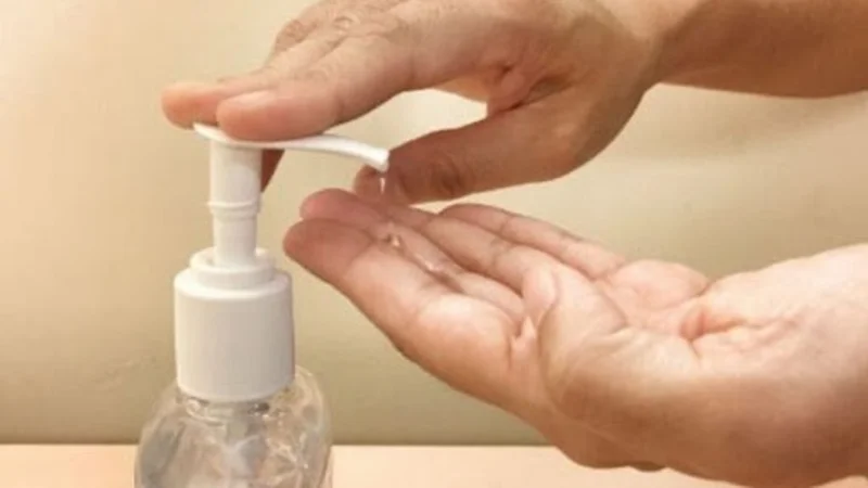 La ANMAT prohibió dos marcas de alcohol en gel y un alcohol etílico