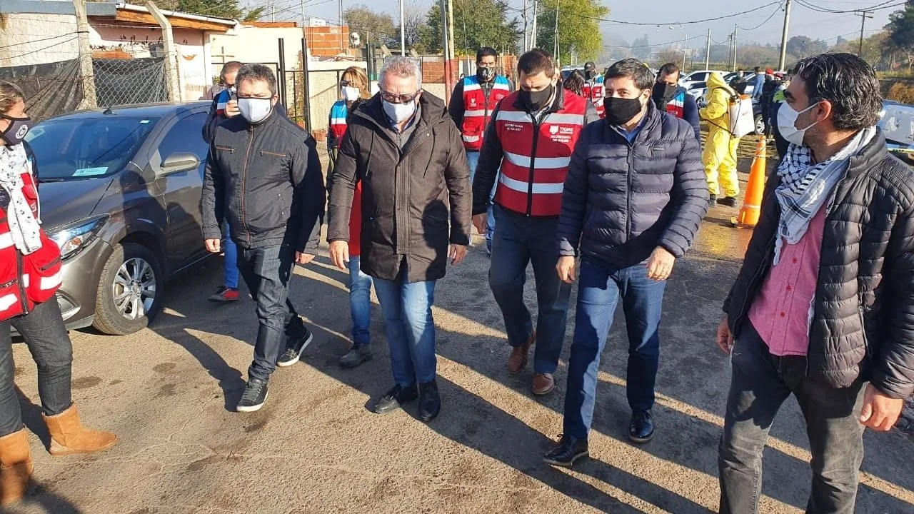 Tigre: Arroyo y Zamora visitaron San Jorge, el barrio que tuvo 74 casos en 3 días