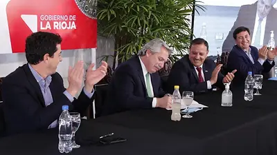 Alberto Fernández suspendió su viaje a Catamarca tras confirmarse que Insaurralde tiene coronavirus Alberto Fernández suspendió su viaje a Catamarca tras confirmarse que Insaurralde tiene coronavirus