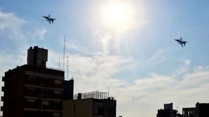 Día de la Bandera: aviones militares hacían pruebas en Rosario y generaron pánico