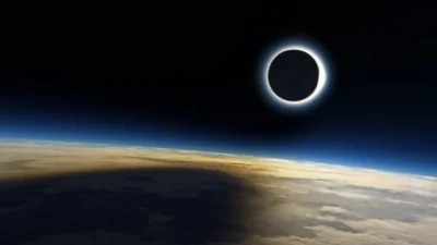 Increíble video inédito: Así se ve un eclipse desde el espacio Increíble video inédito: Así se ve un eclipse desde el espacio