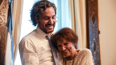 Tras 45 años, Taty Almeida recuperó el legajo laboral de su hijo desaparecido Tras 45 años, Taty Almeida recuperó el legajo laboral de su hijo desaparecido
