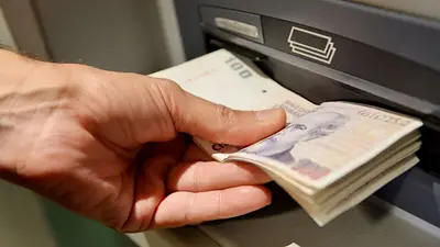Se oficializó el pago del aguinaldo en cuotas para empleados estatales Se oficializó el pago del aguinaldo en cuotas para empleados estatales