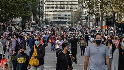 Uruguay reconoce que se "relajó" y se viene una marcha atrás por brotes de casos Uruguay reconoce que se "relajó" y se viene una marcha atrás por brotes de casos